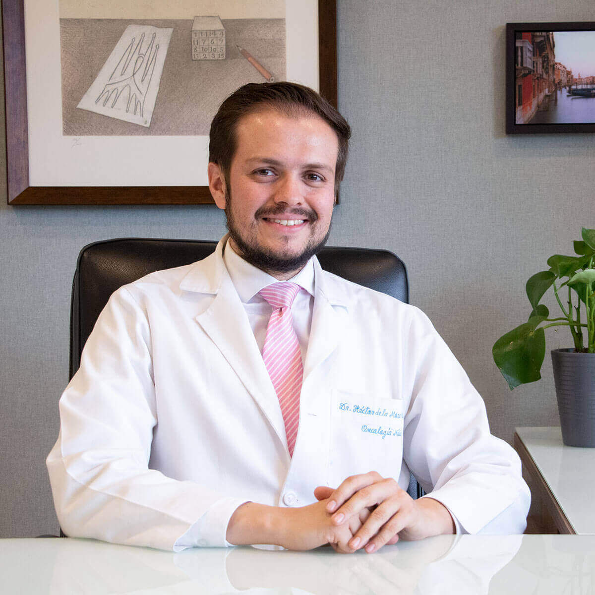 Dr. Héctor de la Mora